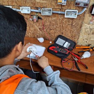 INSTALACION ELECTRICA EN REAL DEL 14